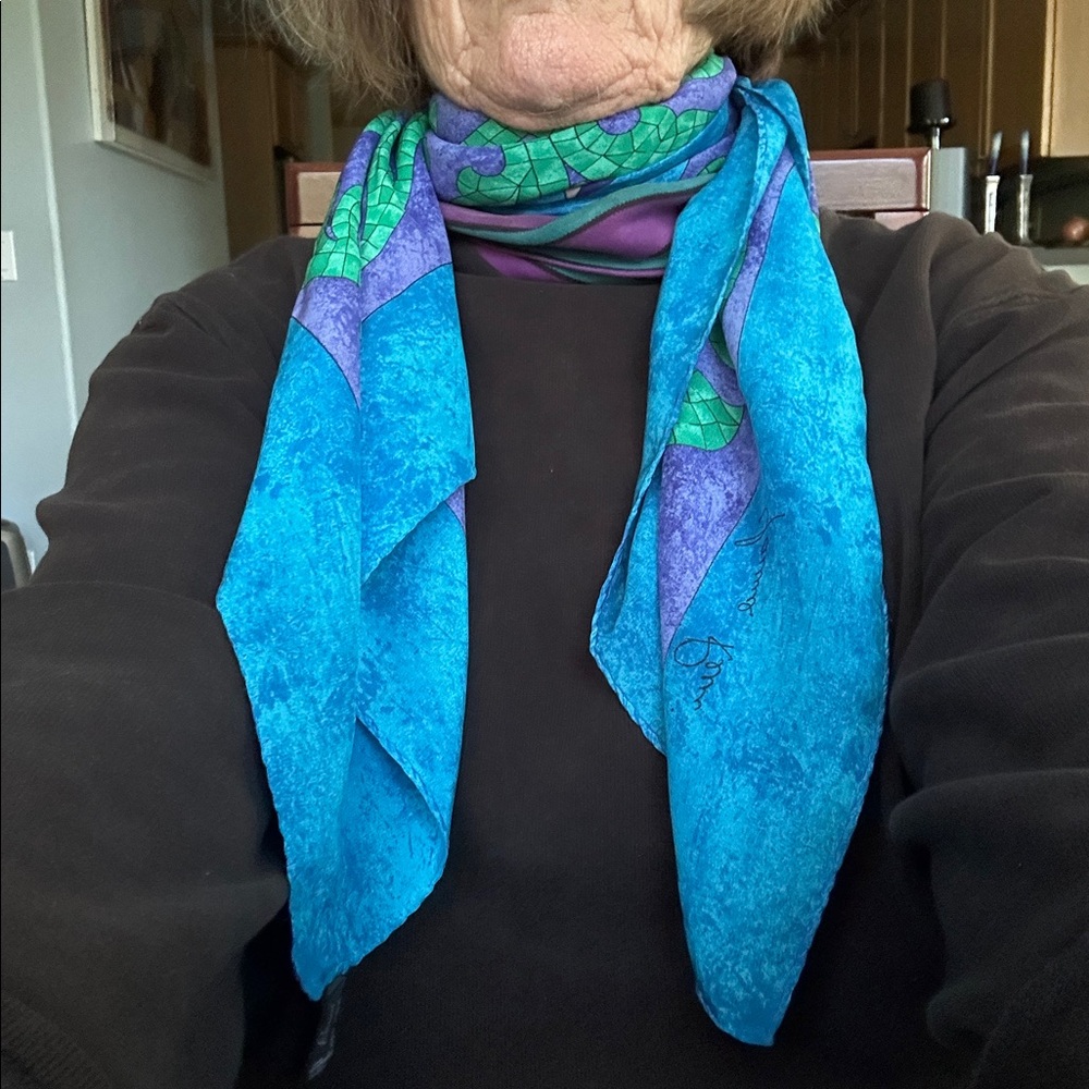 Signed silk Italian SCARF - Picture 11 of 14